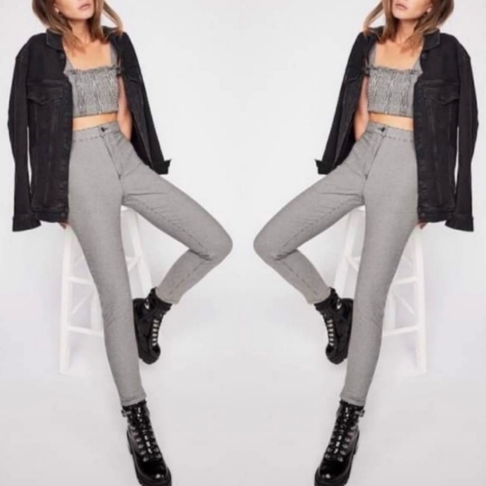 We The Free Belle Houndstooth
Skinny Jeans Size 27
Free People 🩷
